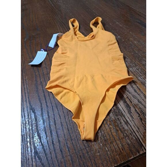 New Medium Large Fabletics Yitty Mimosa Nearly Naked Shaping Thong Bodysuit NWT - Picture 2 of 2
